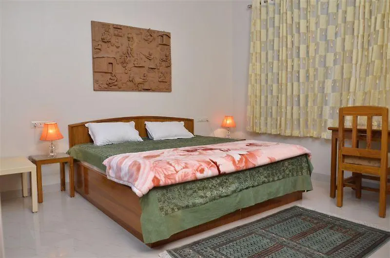 The Royale Country Retreat Bed & Breakfast Udaipur 3*,  India